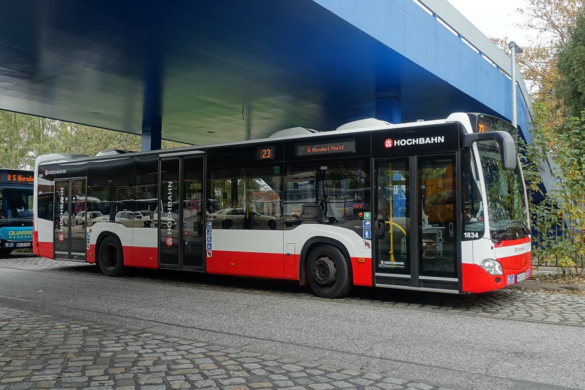 HHA 1834 (HH-YB 1837) am 25.10.2019, Hamburg, U-Bahn Billstedt, EvoBus Citaro MB C2, 3-türig, EZ 03.2018 /