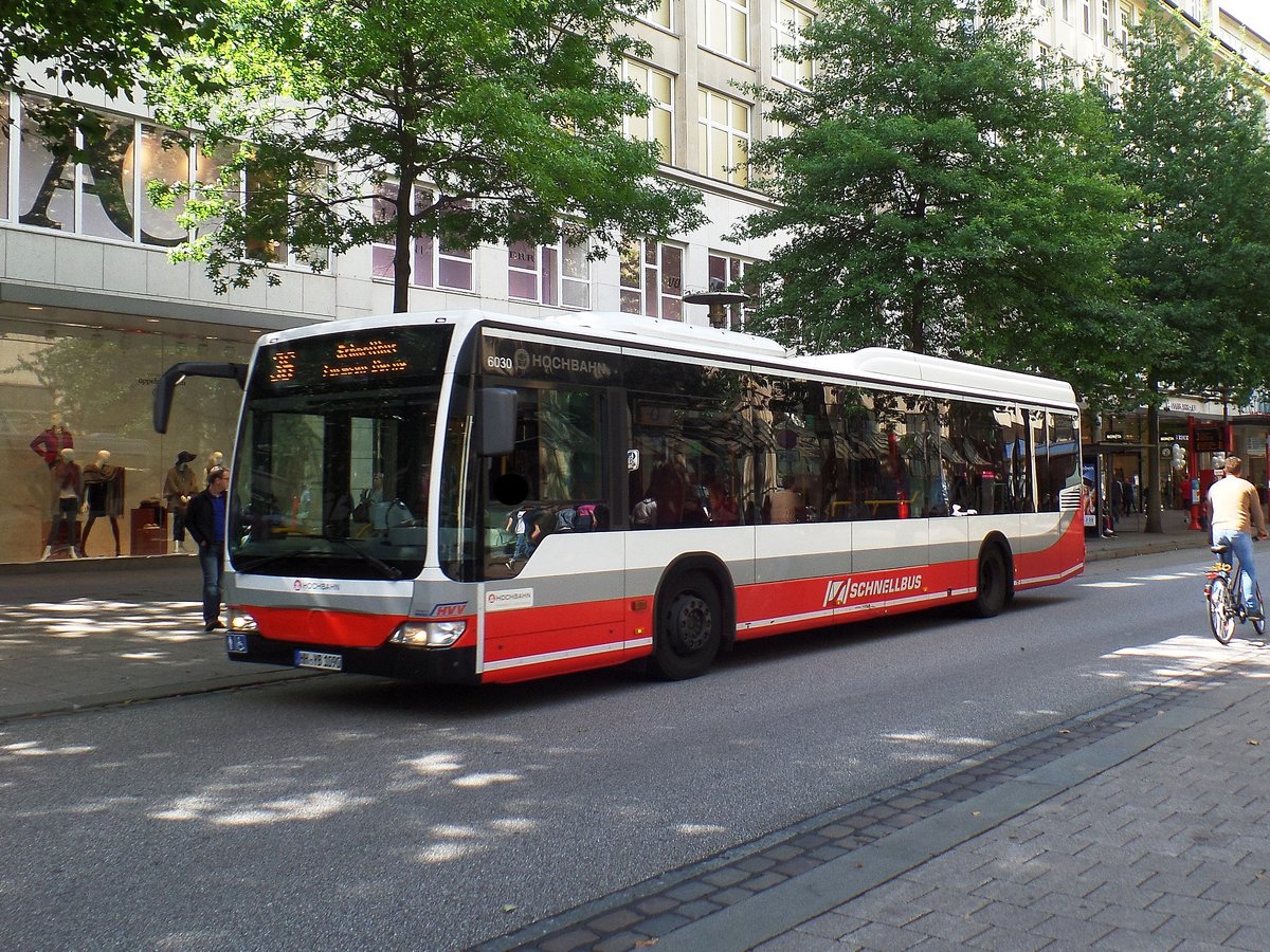 HHA 6030 (HH-YB 1090) (EZ 08.2010)   am 6.8.2016 auf der Schnellbus-Linie 36 nach Farmsen/Berne, in der Mönckebergstr. /