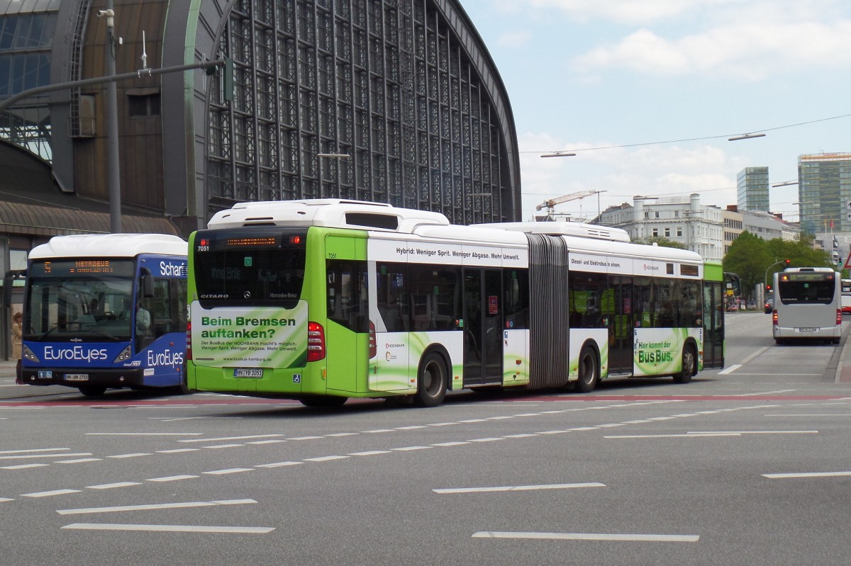 HHA 7051 (HH-YB 1051) am 27.6.2012 auf der Bus-Linie 109 in der Mönckebergstr.
