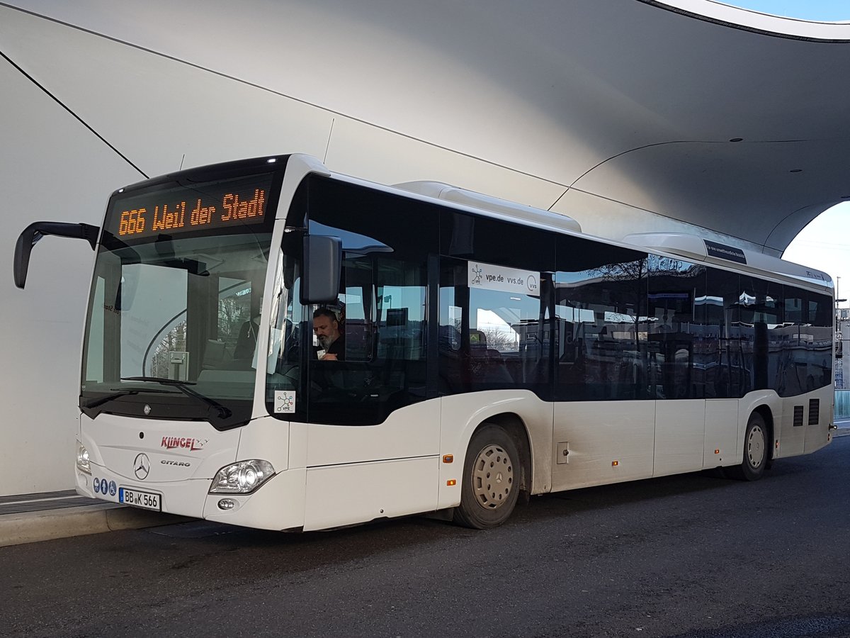 Hier ist der BB K 566 von Klingel Reisen auf der Buslinie 666 nach Weil der Stadt im Einsatz. Abgelichtet am 19 Dezember 2019 am ZOB in Pforzheim.