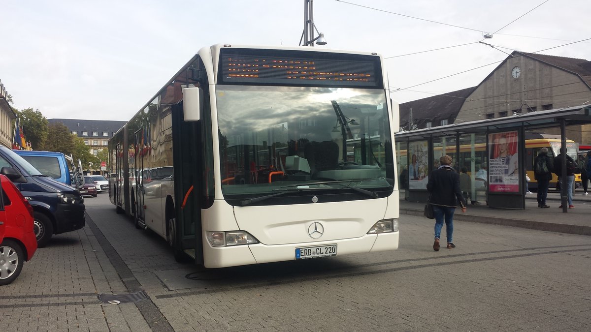 Hier ist der ERB CL 220 der VGG auf der SEV Linie S71 nach Rastatt unterwegs. Gesichtet am Hauptbahnhof in Karlsruhe am 03.10.2018.
