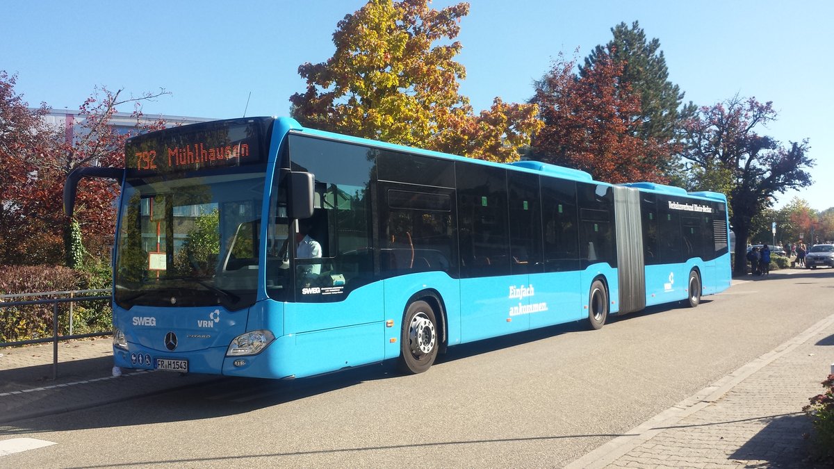 Hier ist der FR H 1543 der SWEG auf der Schulbuslinie 792 nach Mühlhausen unterwegs. Gesichtet am 05.10.2018 am Schulzentrum in Östringen. 
