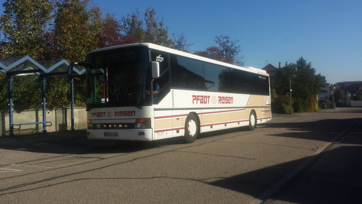 Hier ist der GER E 131 von Pfadt Reisen auf der Buslinie 131 nach Ubstadt Weiher unterwegs. Gesichtet am 05.10.2018 am Schulzentrum in Ubstadt.
