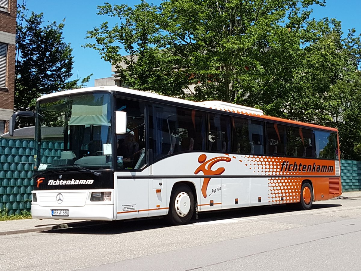 Hier ist der GER F 860 von Fichtenkamm Reisen (ex Heigl Reisen, Rohr) auf der Schulbuslinie 593 nach Steinweiler im Einsatz. Gesichtet am 17.06.2019 an der Dorschbergstraße in Wörth (Rhein). 
