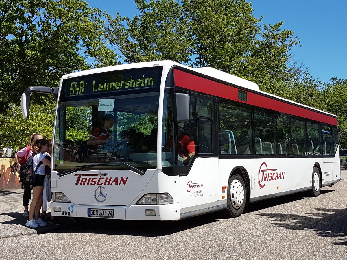 Hier ist der GER JT 94 von Trischan Reisen (ex Röhler Touristik, Schwäbisch Hall) auf der Buslinie 548 nach Leimersheim im Einsatz. Fotografiert an der Haltestelle Schulstraße in Wörth (Rhein).  