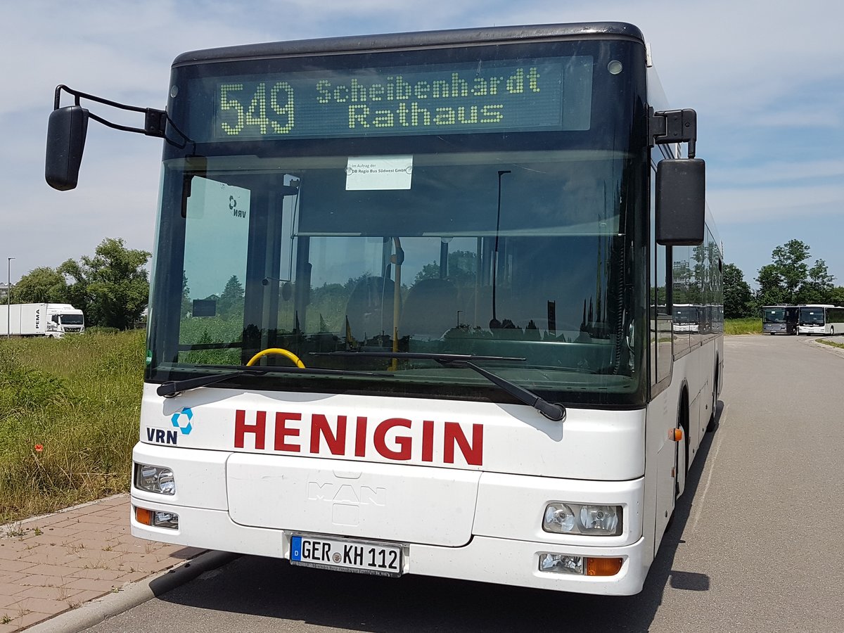 Hier ist der GER KH 112 von Henigin Bus (ex VGM, Münsingen) auf der Buslinie 549 ach Scheibenhardt Rathaus im Einsatz. Fotografiert am 18.06.2019 in Kandel.