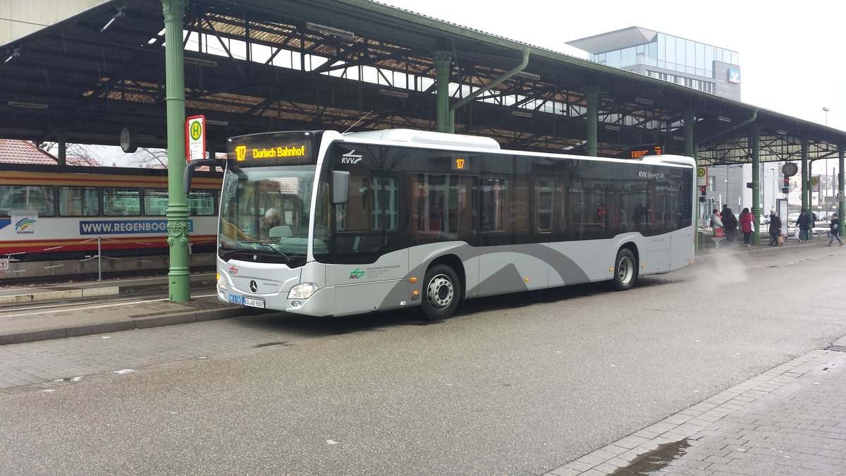 Hier der KA AV 9607 der AVG auf der Buslinie 107 zum Durlach Bahnhof. Hier steht er abfahrbereit in Ettlingen Stadt. Gesichtet am 15.02.2018.