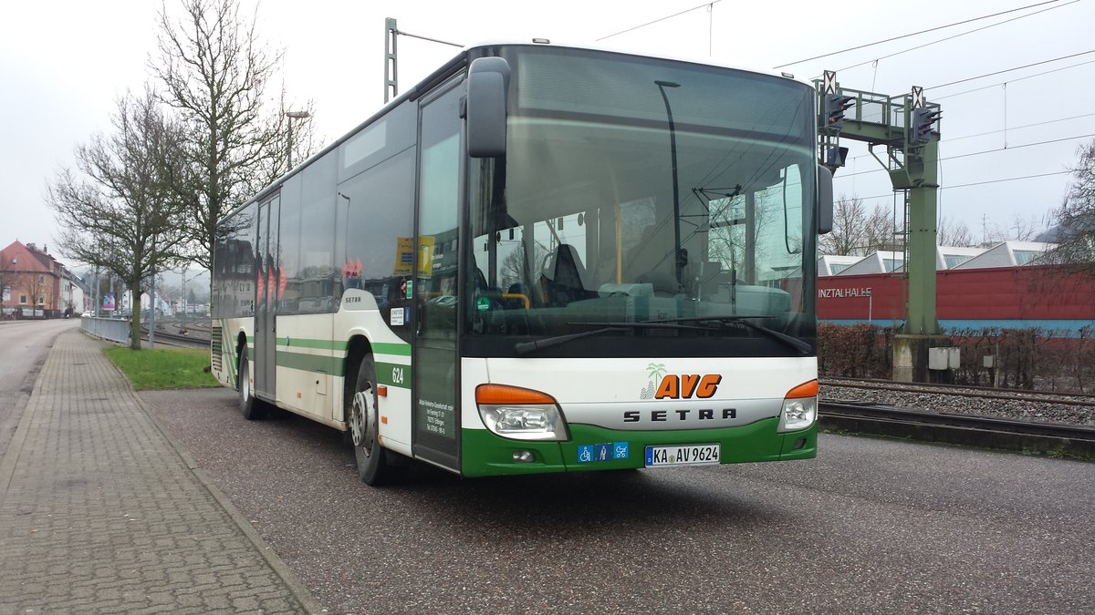 Hier der KA AV 9624 der AVG wartet auf seinen Einsatz in Berghausen (b. Karlsruhe). Gesichtet am 27.01.2018. am Busparkplatz in Berghausen. 