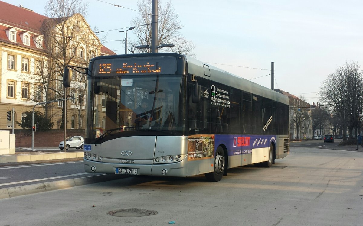 Hier ist der KA DL 7012 von Landkammer Reisen auf der Buslinie 125 nach Kirrlach über Bruchsal unterwegs. Gesichtet am 28.12.2018 am Durlacher Tor in Karlsruhe.