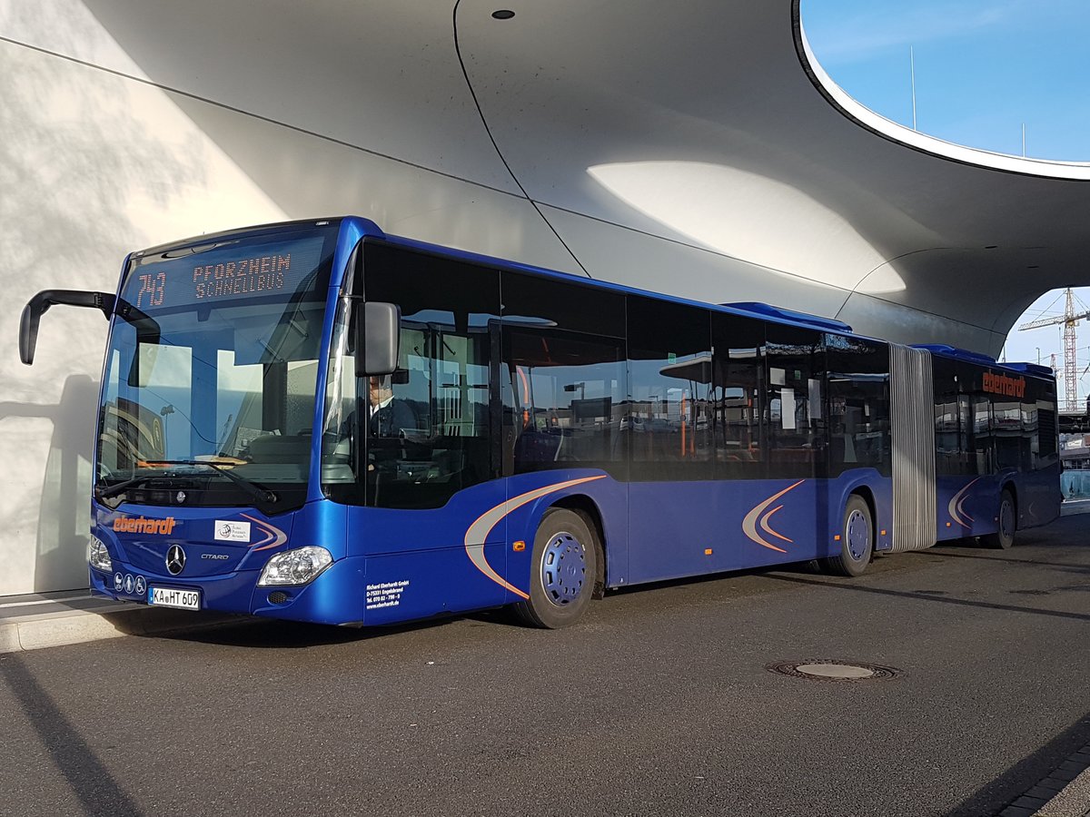 Hier ist der KA HT 609 von Eberhardt Reisen (Leihwagen von Hagro Transbus) als Schnellbus auf der Linie 743 nach Pforzheim im Einsatz. Gesichtet am 19.12.2019 am HBF in Pforzheim.