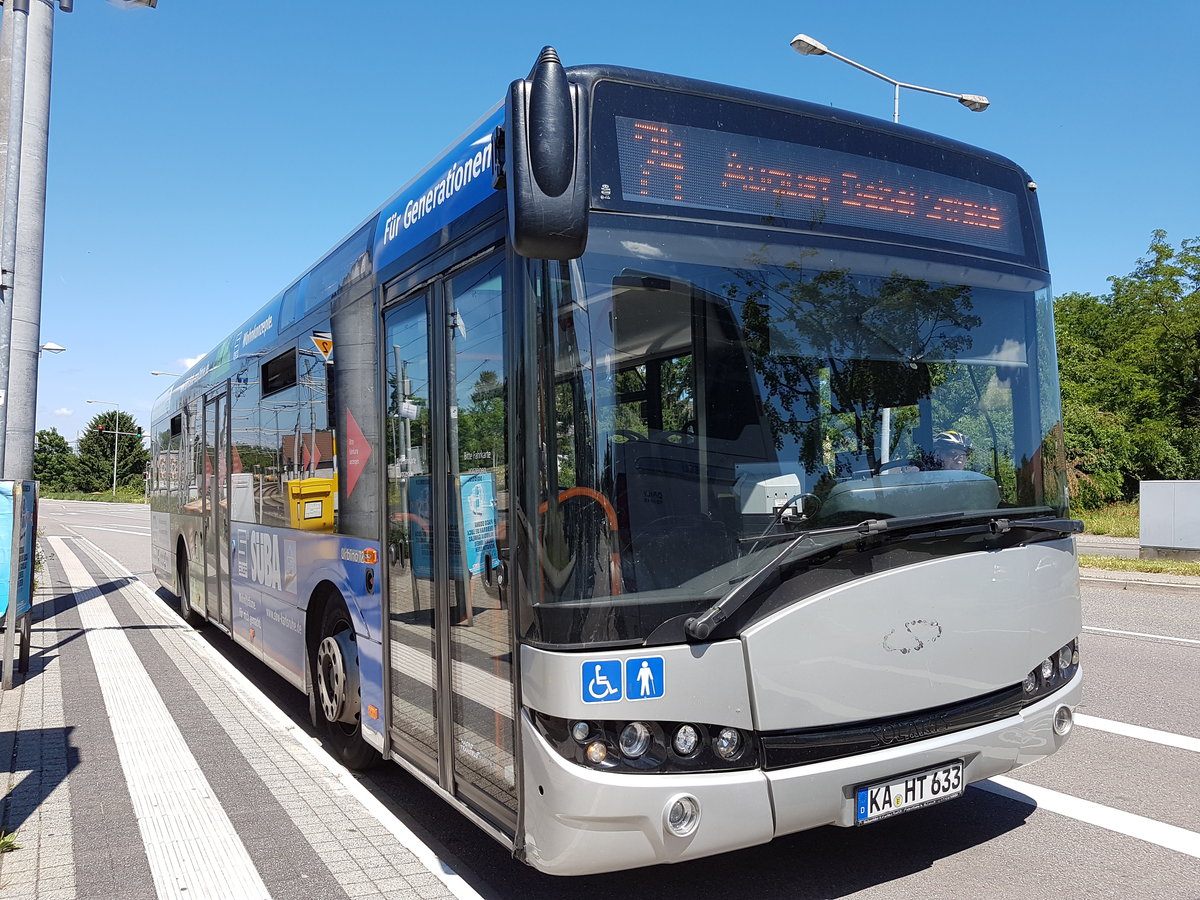 Hier ist der KA HT 633 von Hagro Transbus auf der Buslinie 74 zur August - Bebel - Straße im Einsatz. Erwischt am 17 Juni 2019 an der Rheinbergstraße in Karlsruhe.
