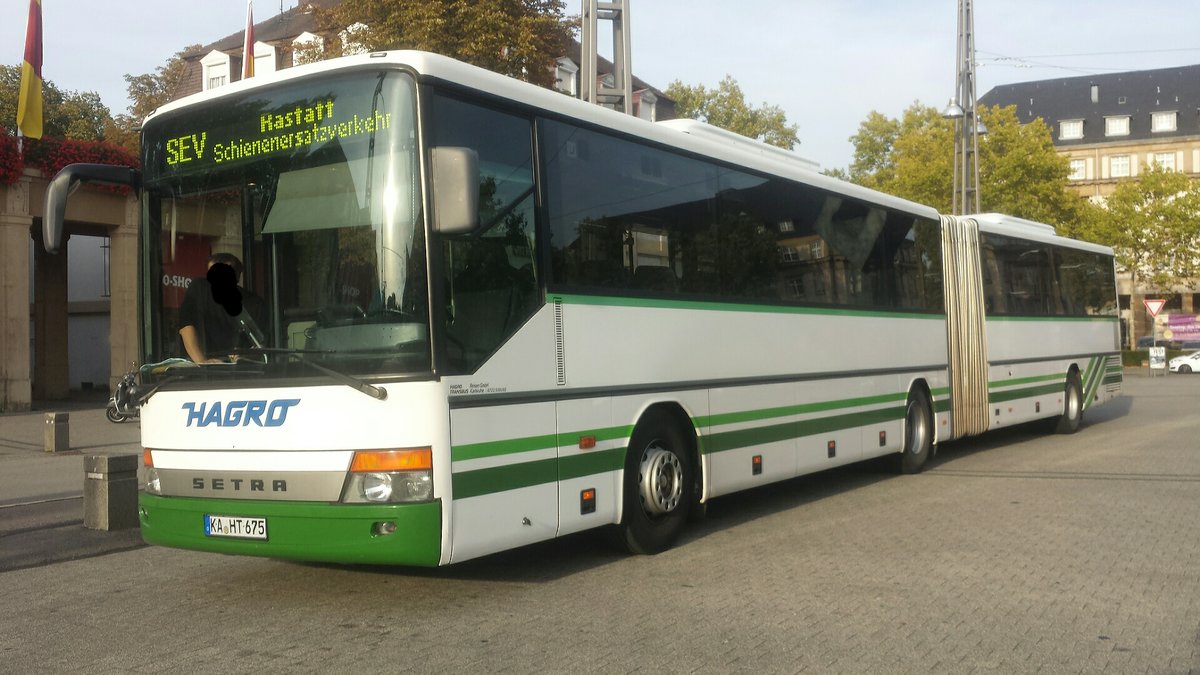 Hier ist der KA HT 675 von Hagro Transbus auf der SEV Linie S7 nach Rastatt unterwegs. Gesichtet am 03.10.2018 am Hauptbahnhof in Karlsruhe.
