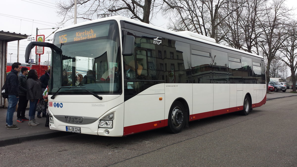 Hier ist der KA SB 1246 der Südwestbus auf der Buslinie 125 nach Kirrlach Hinterfeld unterwegs. Gesichtet am Bahnhof Bruchsal am 27.03.2018.