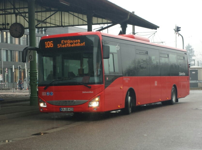 Hier der KA SB 415 von der Südwestbus hier auf der Linie 106 nach Ettlingen Stadtbahnhof. Gerade angekommen in Ettlingen Stadt aus Neuburgweier am 15.02.2018.