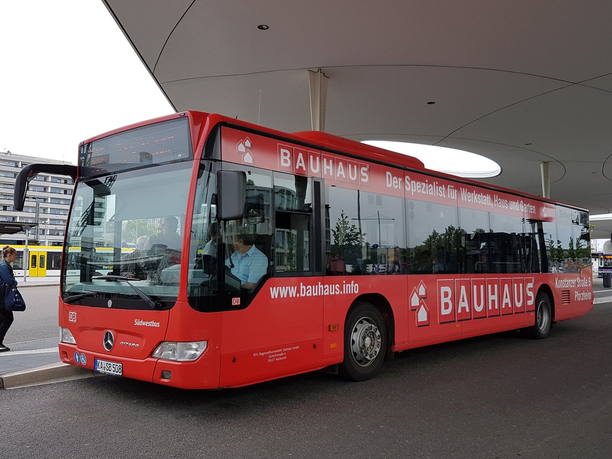 Hier ist der KA SB 508 von der RVS (Südwestbus) auf der Buslinie 735 nach Maulbronn über Eutingen im Einsatz. Erwischt am 11 Juni 2019 am HBF/ZOB in Pforzheim.