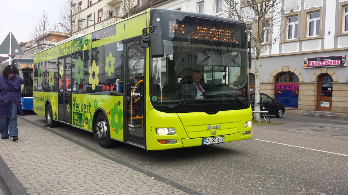 Hier ist der KA SB 679 der Südwestbus oder Bruchsal Max auf der Buslinie 183 zum Am Mantel über das Krankenhaus in Bruchsal unterwegs. Gesichtet am 27.03.2018 am Bahnhof Bruchsal.