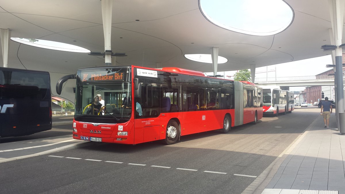 Hier ist der KA SB 815 der Südwestbus auf der SEV Linie R5 nach Mühlacker Ziegelstraße unterwegs. Gesichtet am Busbahnhof Pforzheim am 29 Juni 2018.