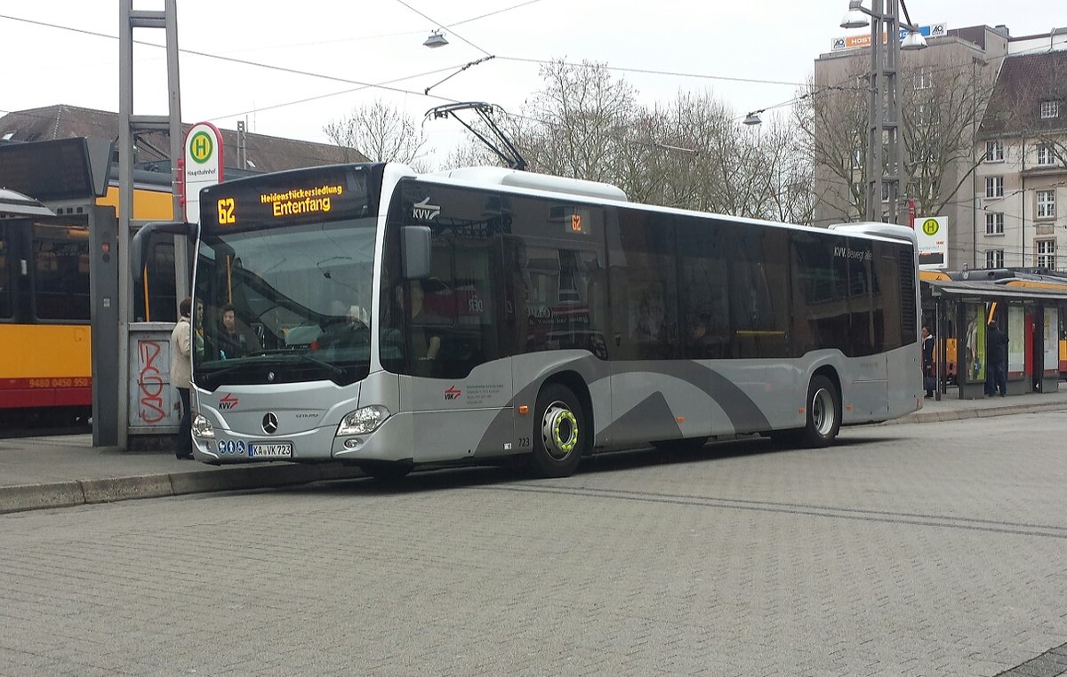 Hier der KA VK 723 der VBK auf der Buslinie 62 zum Entenfang über Heidenstückersiedlung. Gesichtet am Hauptbahnhof in Karlsruhe am 10.03.2018.