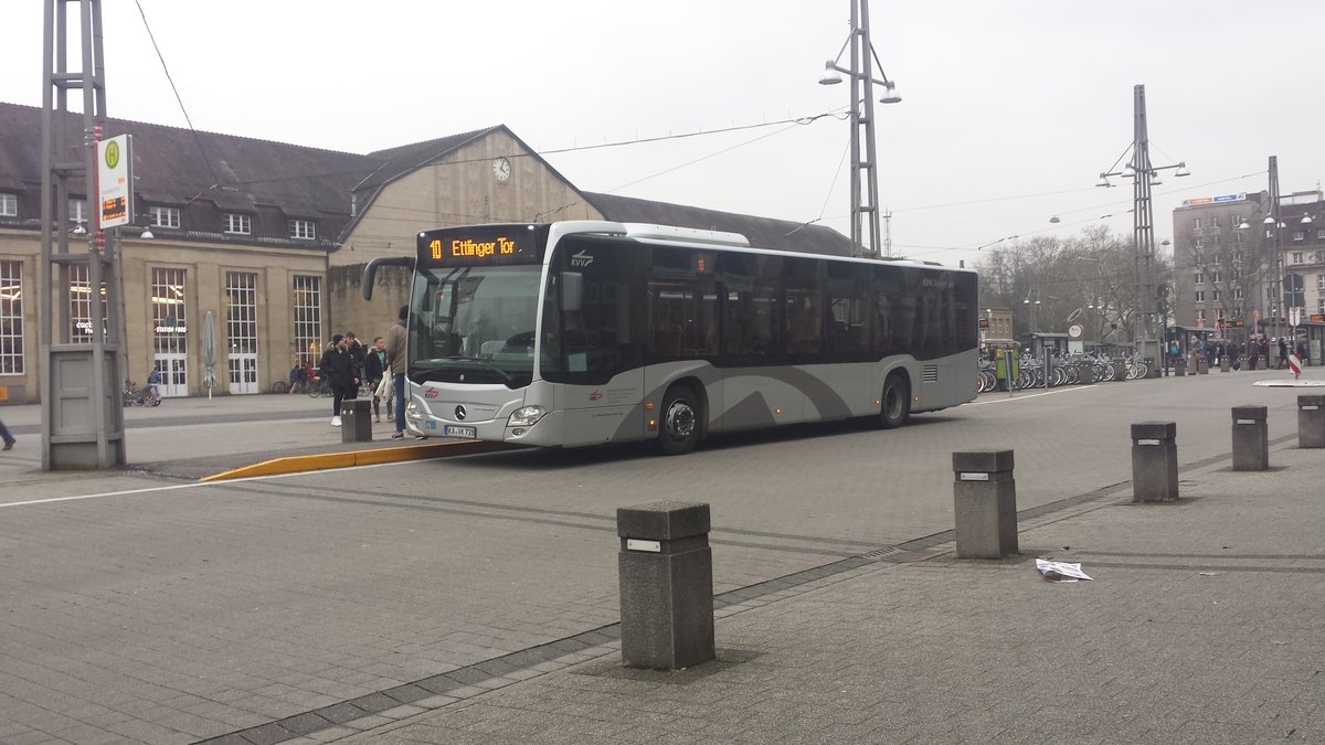 Hier der KA VK 728 der VBK auf der Buslinie 10 Ettlinger Tor. Gesichtet am 09.02.2018. am Hauptbahnhof in Karlsruhe.