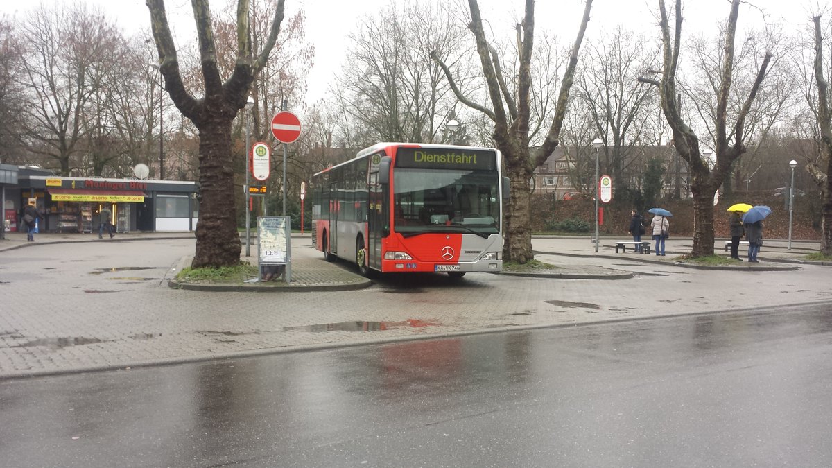 Hier der KA VK 746 der VBK wartet auf seinen Einsatz am Bahnhof Karlsruhe Durlach. Gesichtet am 26.01.2018.