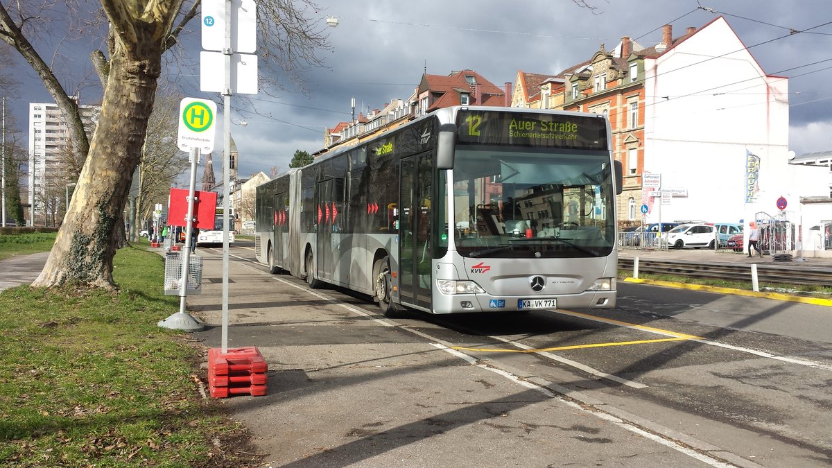 Hier der KA VK 771 der VBK auf der SEV Linie 12 zur Auer Straße in Karlsruhe Durlach. Hier Gesichtet am 12.02.2018 an der Tullastraße in Karlsruhe.