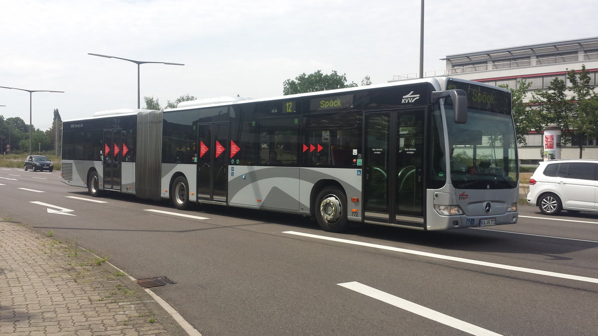 Hier ist der KA VK 772 der VBK auf der SEV Linie 12 nach Spöck. Gesichtet am 28.07.2018 am Fächerbad in Karlsruhe.
