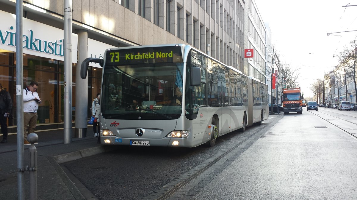 Hier der KA VK 775 als 73 nach Kirchfeld Nord am Europaplatz in Karlsruhe Mitte.
Der Bus gehört zur Verkehrsbetriebe Karlsruhe. Gesichtet am Europaplatz am 12.02.2018