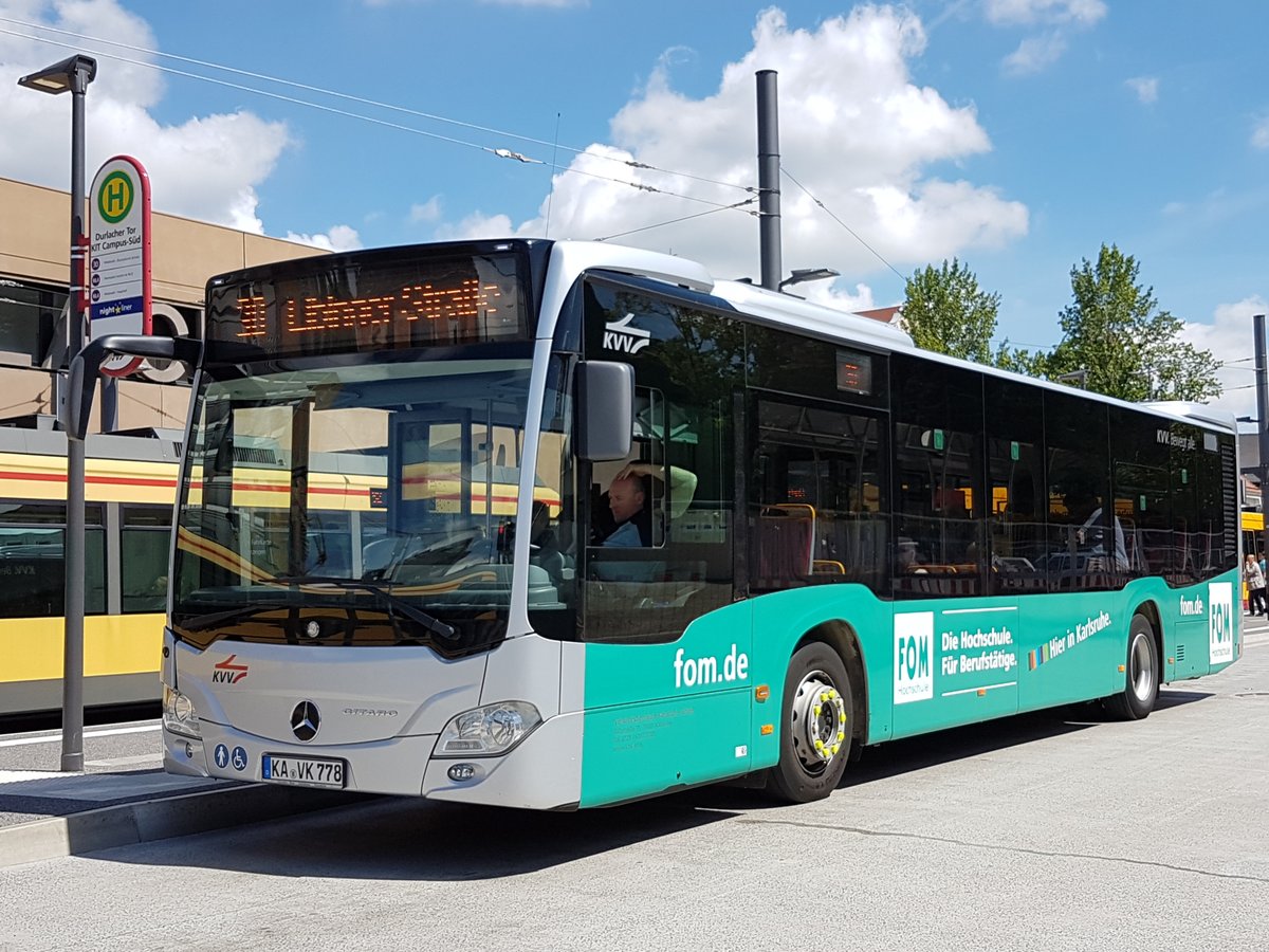 Hier ist der KA VK 778 von der VBK auf der Buslinie 30 zur Elbinger Straße unterwegs. Gesichtet am 31 Mai 2019 am Durlacher Tor in Karlsruhe.