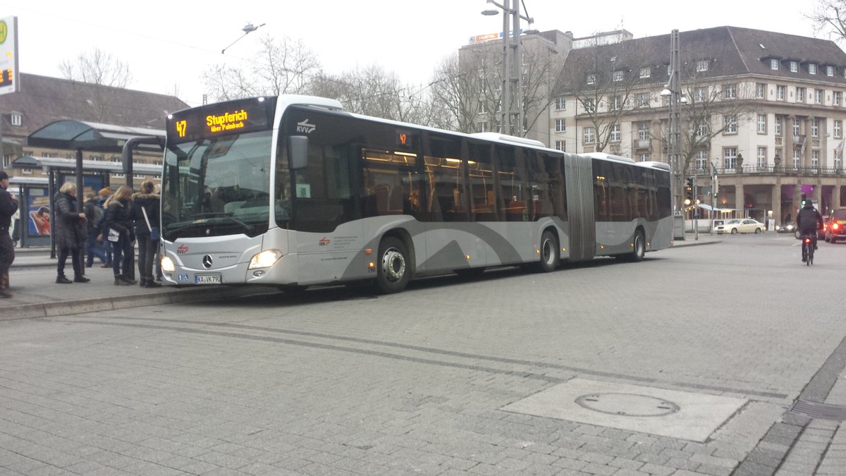 Hier der KA VK 790 der VBK auf der Buslinie 47 nach Stupferich über Palmbach. Hier gesichtet am 09.02.2018. am Hauptbahnhof in Karlsruhe.