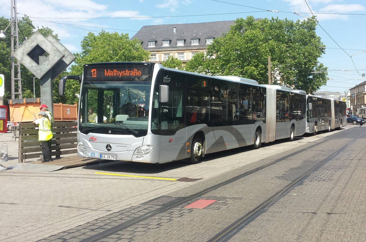 Hier ist der KA VK 791 der VBK auf der SEV Linie 13 zur Mathystraße unterwegs. Gesichtet am 30.05.2018 am Hauptbahnhof in Karlsruhe.
