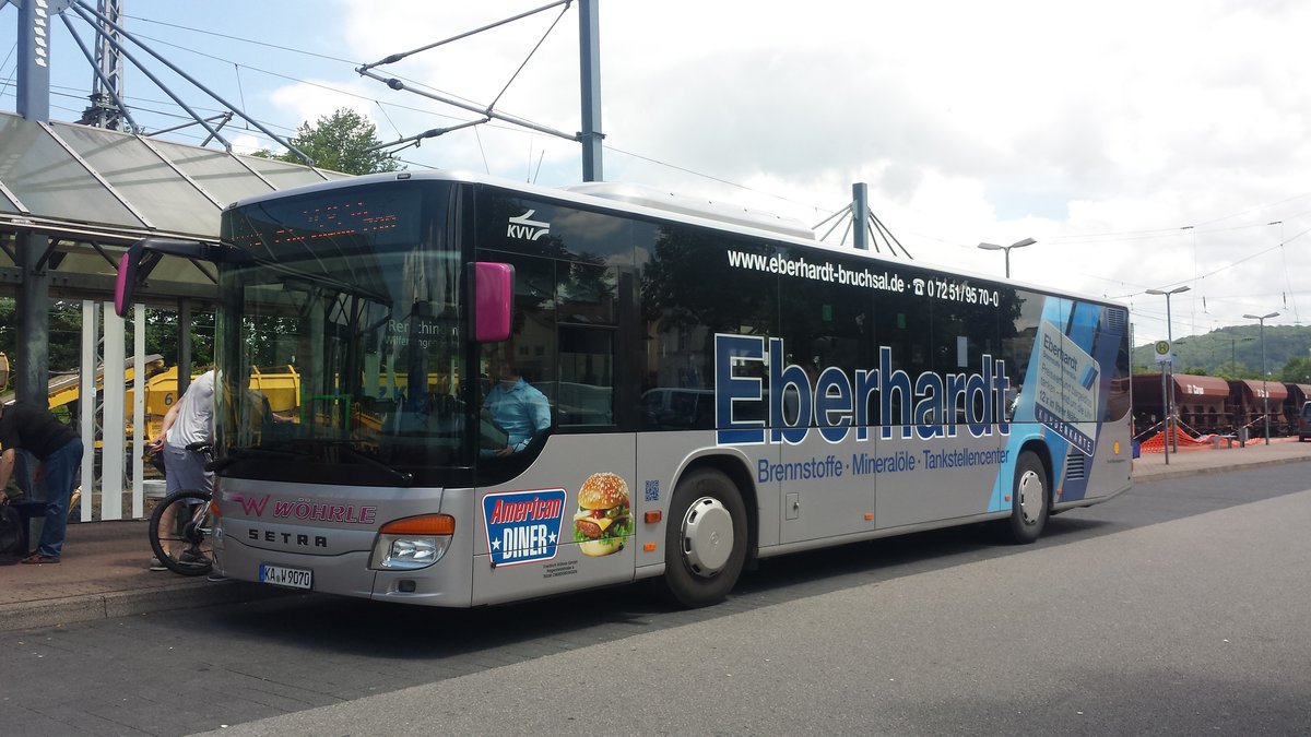 Hier ist der KA W 9070 von Wöhrle Reisen auf der SEV Linie S5 nach Pforzheim unterwegs. Gesichtet am 01.06.2018 am Bahnhof Wilferdingen/Singen.