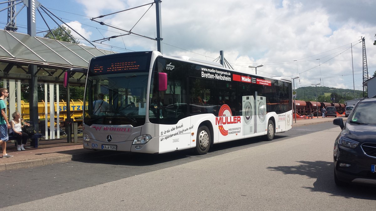 Hier ist der KA W 9080 von Wöhrle Reisen auf der SEV Linie S5 nach Söllingen. Gesichtet am 01.06.2018 am Bahnhof Wilferdingen/Singen.