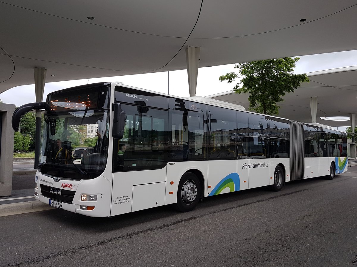 Hier ist der LEO K 706 von Klingel Reisen (SVP) auf der Buslinie 717 nach Ittersbach im Einsatz. Fotografiert am 11 Juni 2019 am Pforzheimer Bahnhof.
