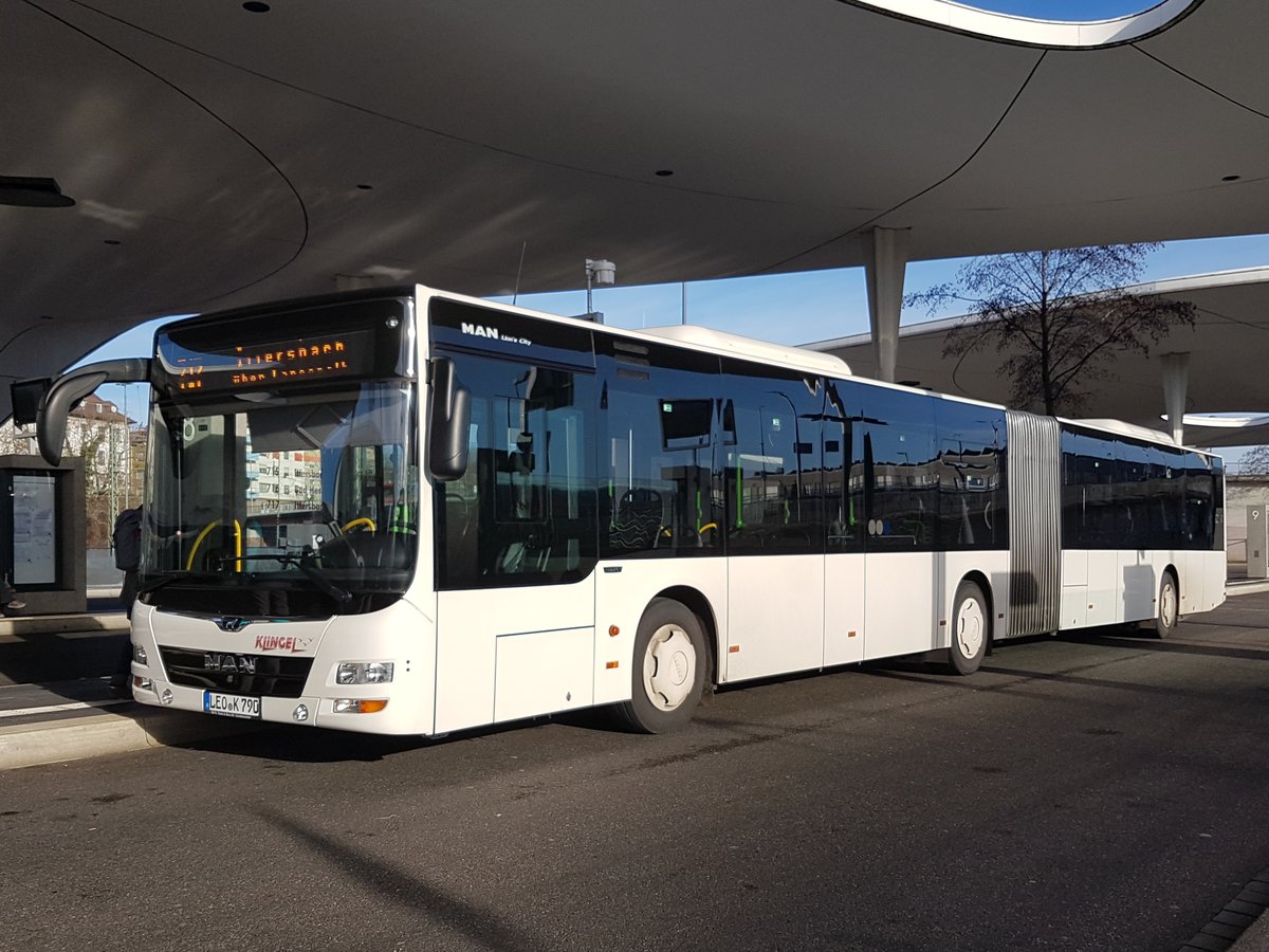 Hier ist der LEO K 790 von Klingel Reisen auf der Buslinie 717 nach Ittersbach über Langenalb im Einsatz. Gesichtet am 19.12.2019 am Pforzheimer Busbahnhof.