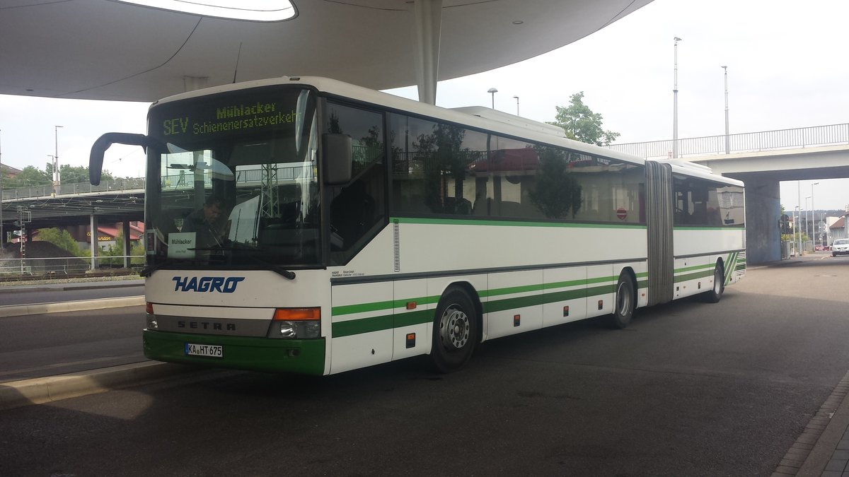 Hier ist der  neue  KA HT 675 der Hagro Transbus auf der SEV Linie R5 nach Mühlacker Bahnhof. Gesichtet am Bahnhof Pforzheim am 29.06.2018.