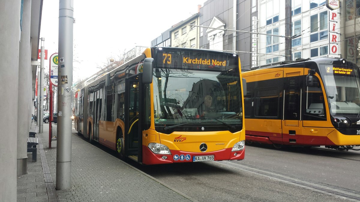 Hier ist der neue KA VK 765 von der VBK uf der Buslinie 73 nach Kircnfeld Nord unterwegs. Gesichtet am 28.12.2018 am Europaplatz in Karlsruhe.