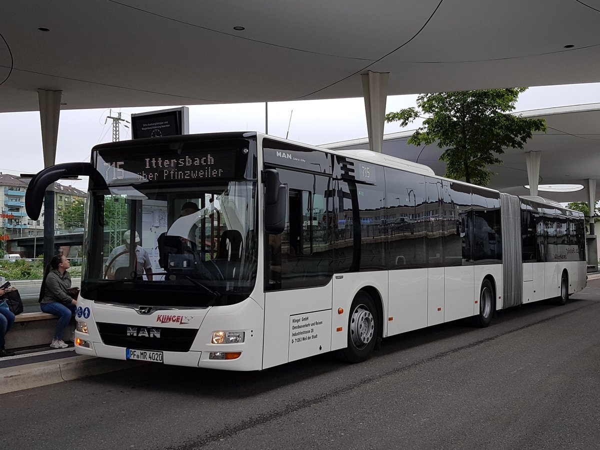 Hier ist der neue PF MR 4020 von Müller Reisen (Leihwagen für Klingel Reisen) auf der Buslinie 715 nach Ittersbach über Pfinzweiler im Einsatz. Gesichtet am 11.06.2019 am ZOB in Pforzheim.