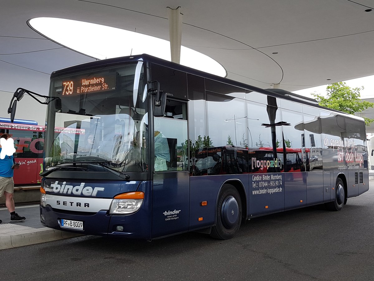 Hier ist der PF B 8009 von Binder Reisen auf der Buslinie 739 nach Wurmberg über die Pforzheimer Straße im Einsatz. Abgelichtet am 11.06.2019 am Zentralenomnibusbahnhof in Pforzheim.