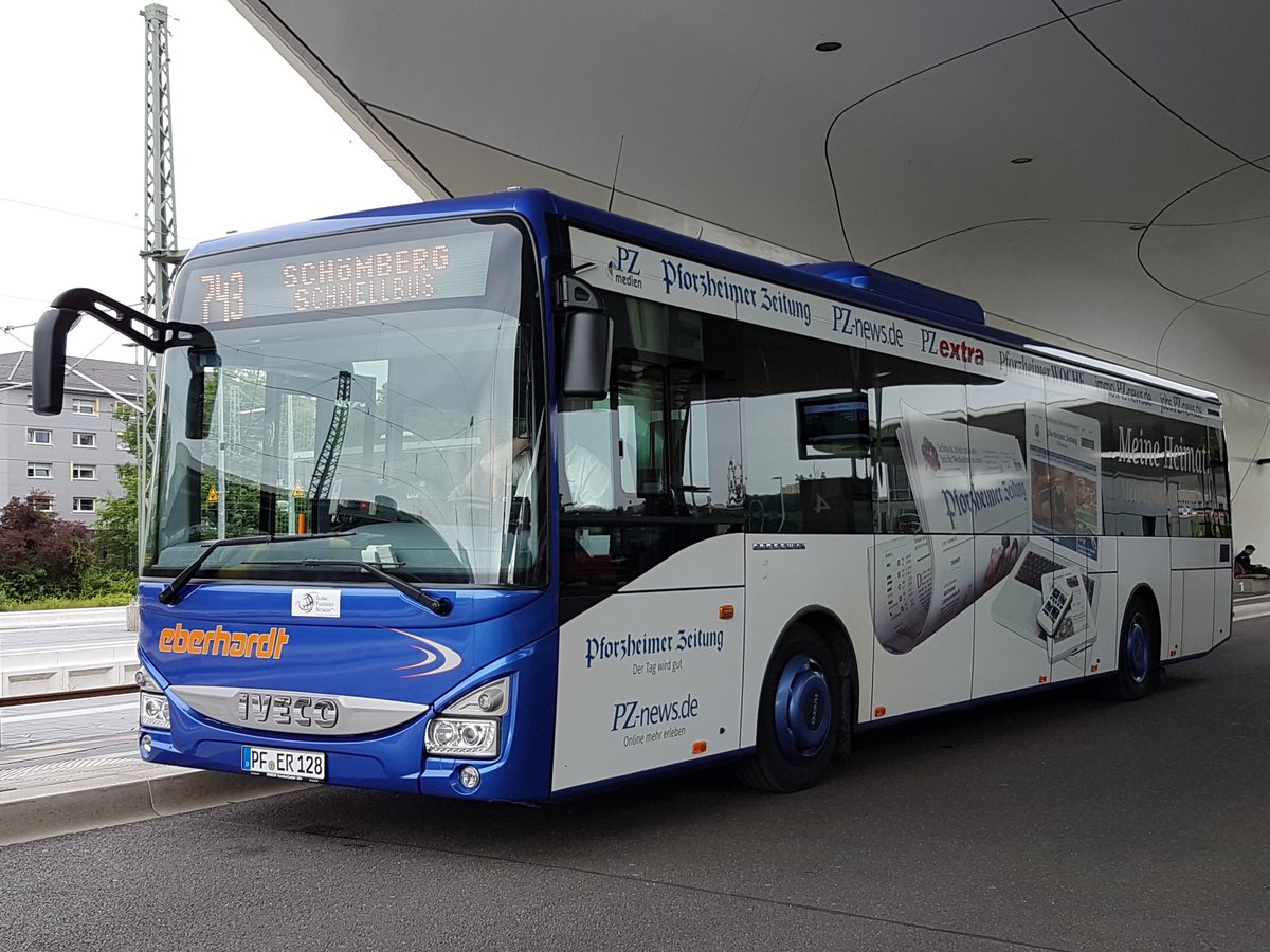 Hier ist der PF ER 128 von Eberhardt Reisen als Schnellbus auf der Buslinie 743 nach Schömberg im Einsatz. Erwischt am 11 Juni 2019 am BHF in Pforzheim.