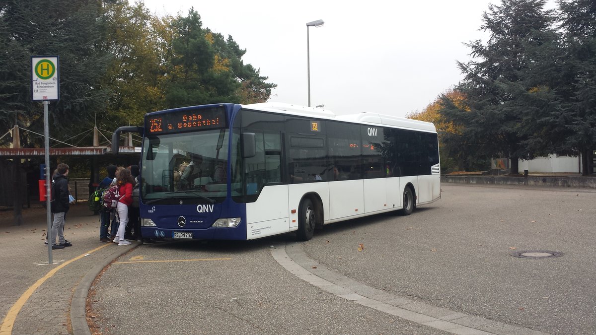 Hier ist der PS QN 703 der QNV auf der Schulbuslinie 252 nach Dahn über Bobenthal unterwegs. Gesichtet am 29.10.2018 am Schulzentrum in Bad Bergzabern.
