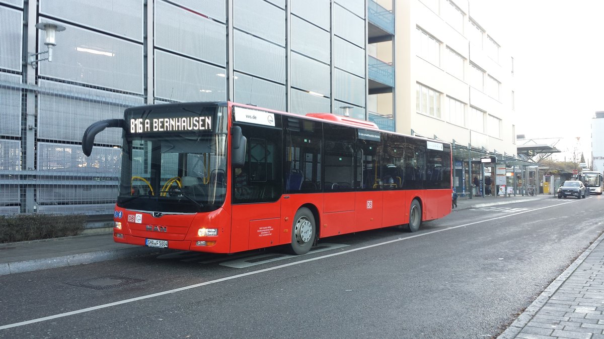 Hier ist der SHA F 5804 von der FMO auf der Schulbuslinie 816A nach Bernhausen Bahnhof unterwegs. Gesichtet am 10.12.2018 am Bahnhof Bernhausen/Filderstadt.
