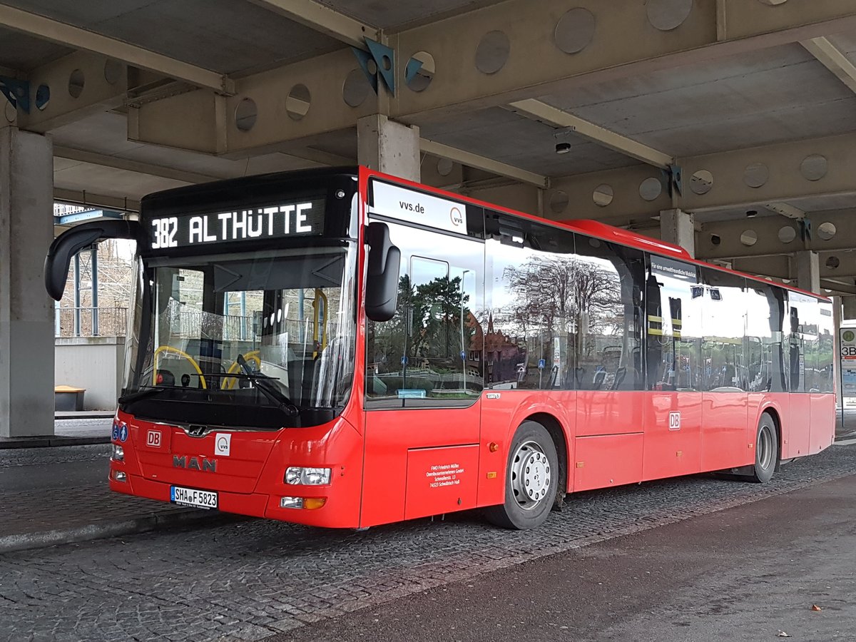 Hier ist der SHA F 5823 von der FMO auf der Buslinie 382 zur Althütte unterwegs. Abgelichtet am 08.11.2019 am Busbahnhof in Backnang.