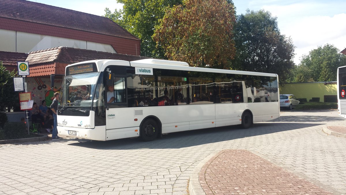 Hier ist der SP OF 70 von BRH Viabus auf der Buslinie 555 nach Rülzheim Gutenbergstraße unterwegs. Gesichtet am 07.09.2018 am Schulzentrum in Herxheim.