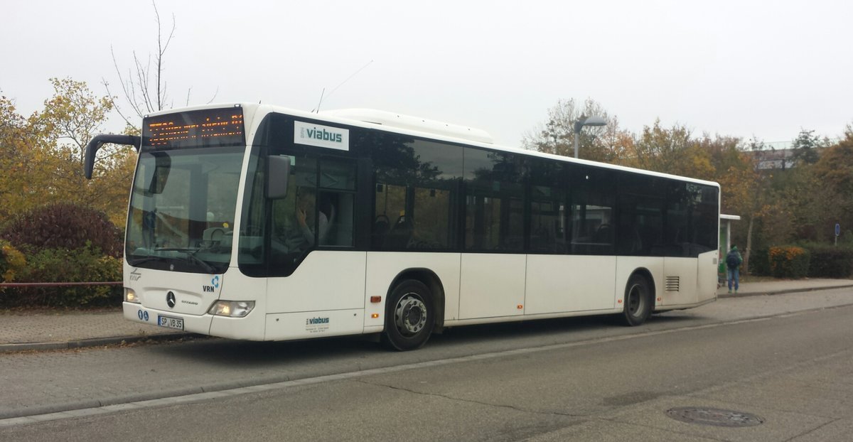 Hier ist der SP VB 35 von BRH Viabus auf der Buslinie 550 Nach Germersheim Bahnhof über Offenbach und Bellheim unterwegs. Gesichtet am 31.10.2018 am Schulzentrum Ost in Landau.