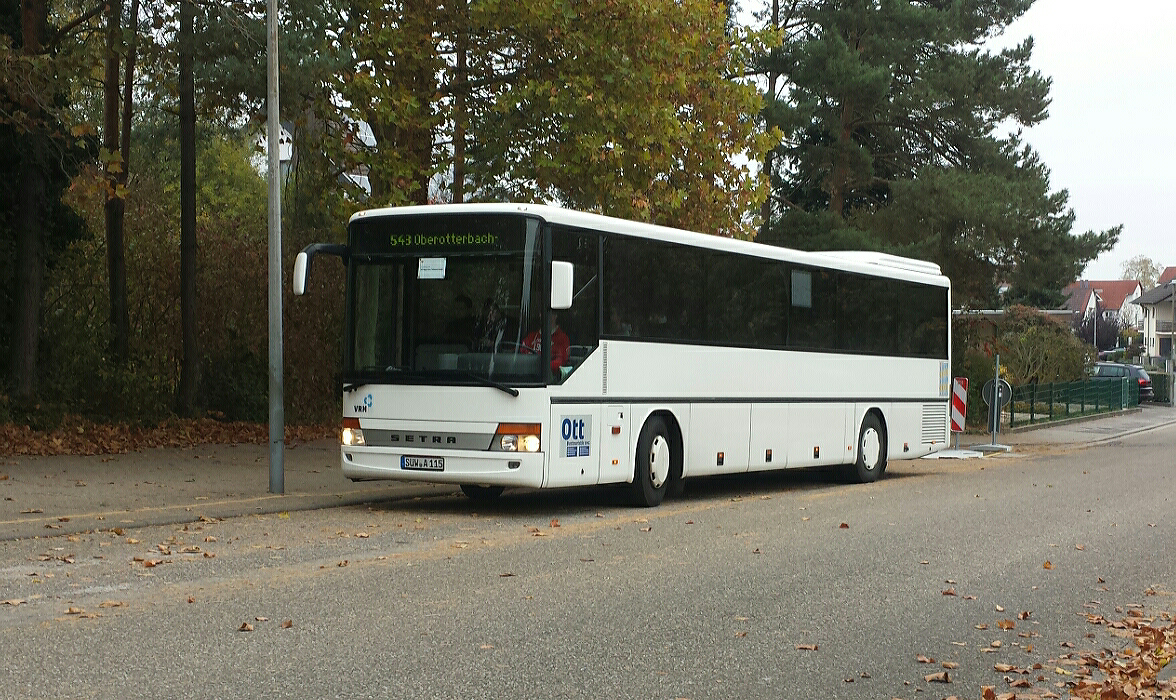 Hier ist der SÜW A 115 von Ott Bustouristik auf der Buslinie 543 nach Oberotterbach unterwegs. Gesichtet am 29.10.2018 am Schulzentrum in Bad Bergzabern.