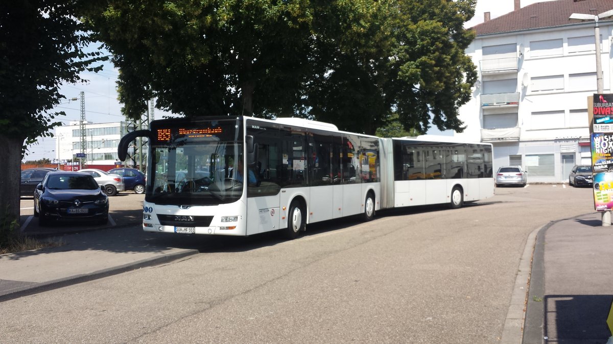 Hier ist der SÜW HF 551 von Hetzler Reisen auf der Schulbuslinie 189 nach Obergrombach Untere Au unterwegs. Gesichtet am 25.07.2018 am Bahnhof Bruchsal.