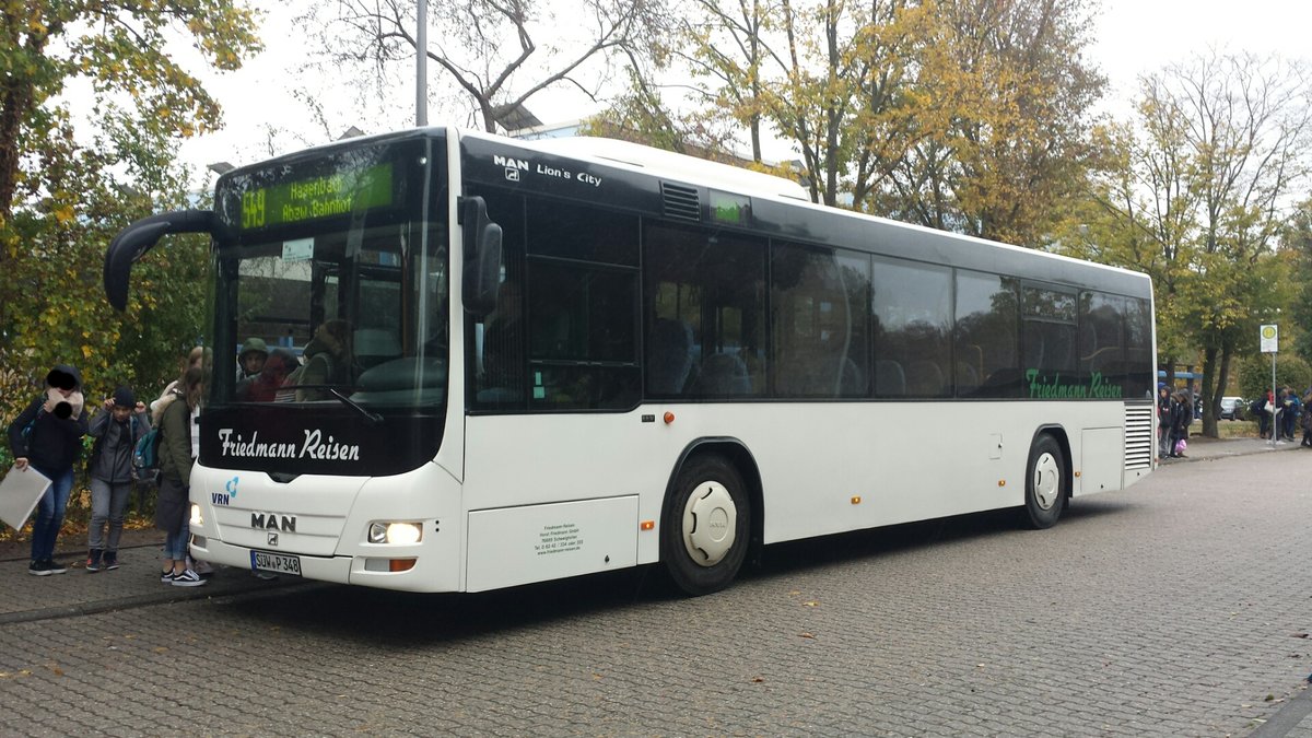 Hier ist der SÜW P 348 von Friedmann Reisen auf der Buslinie 549 nach Hagenbach Abzw Bahnhof unterwegs. Gesichtet am 30.10.2018 am Schulzentrum in Kandel.