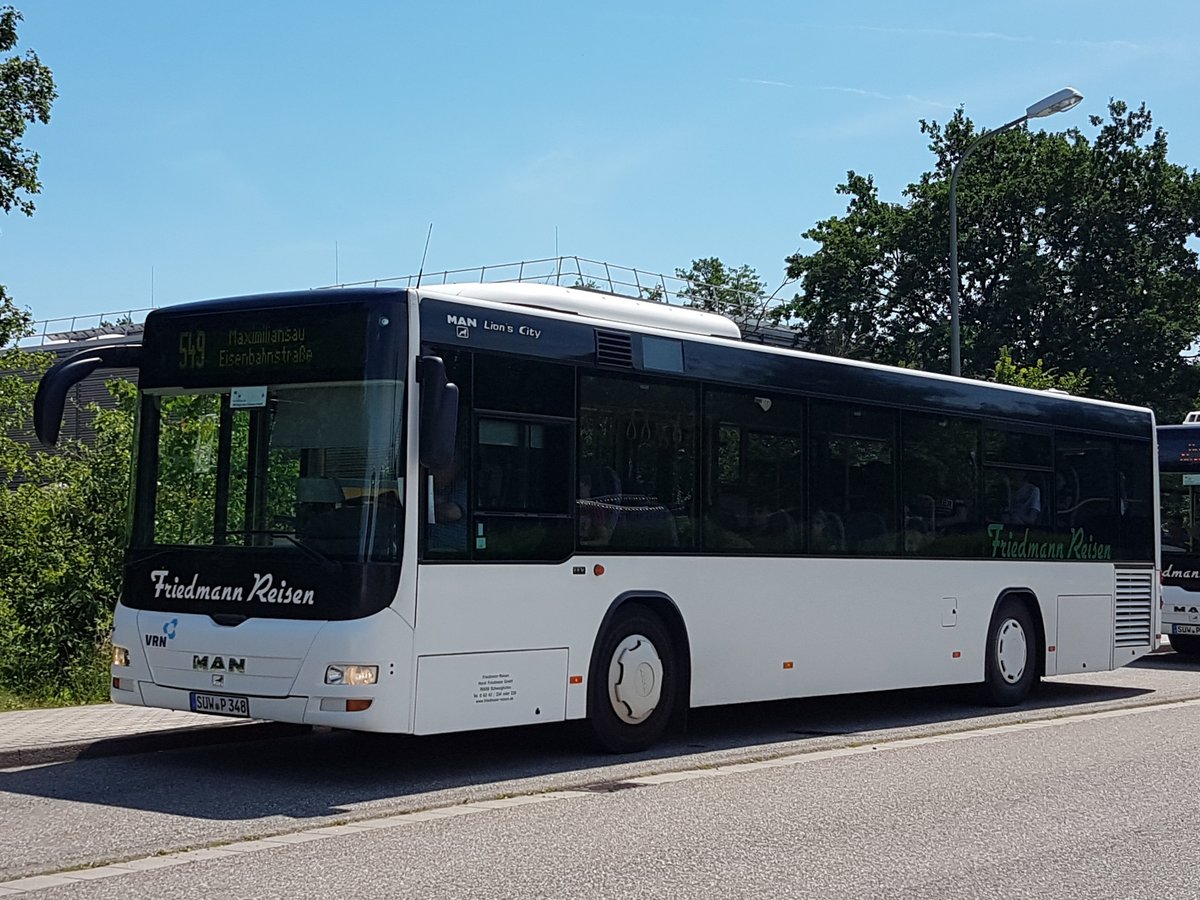 Hier ist der SÜW P 348 von Friedmann Reisen (ex Bethke Reisen, Hungen) auf der Buslinie 549 nach Maximiliansau Eisenbahnstraße im Einsatz. Gesichtet am 18.06.2019 am Schulzentrum in Kandel.