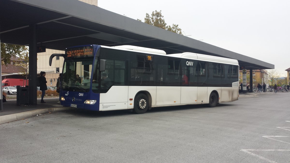 Hier ist der SÜW QN 104 von der QNV auf der Buslinie 535 nach Landau Danzinger Platz über Landau Hauptbahnhof unterwegs. Gesichtet am 31.10.2018 am Hauptbahnhof in Landau.