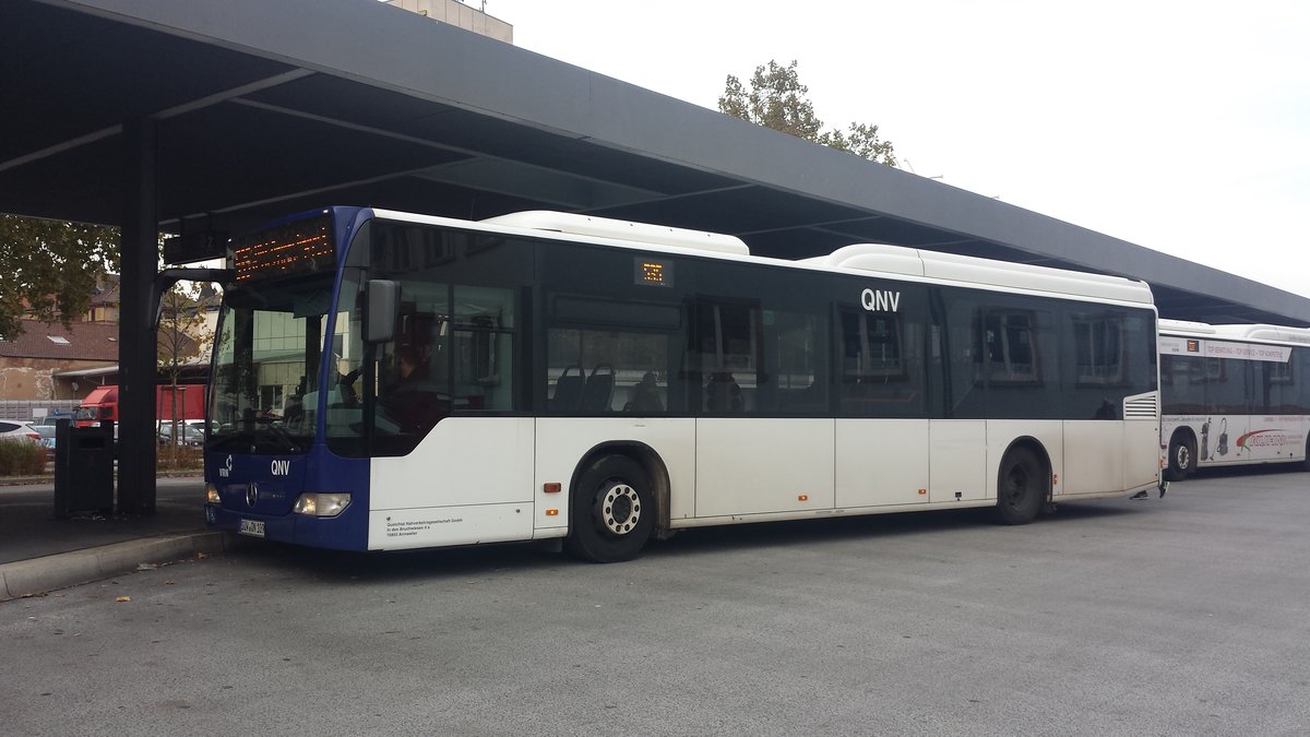Hier ist der SÜW QN 109 auf der Buslinie 535 nach Landau Danziger Platz über HBF und Gerwerbegebiet unterwegs. Gesichtet am 31.10.2018 am Hauptbahnhof in Landau.